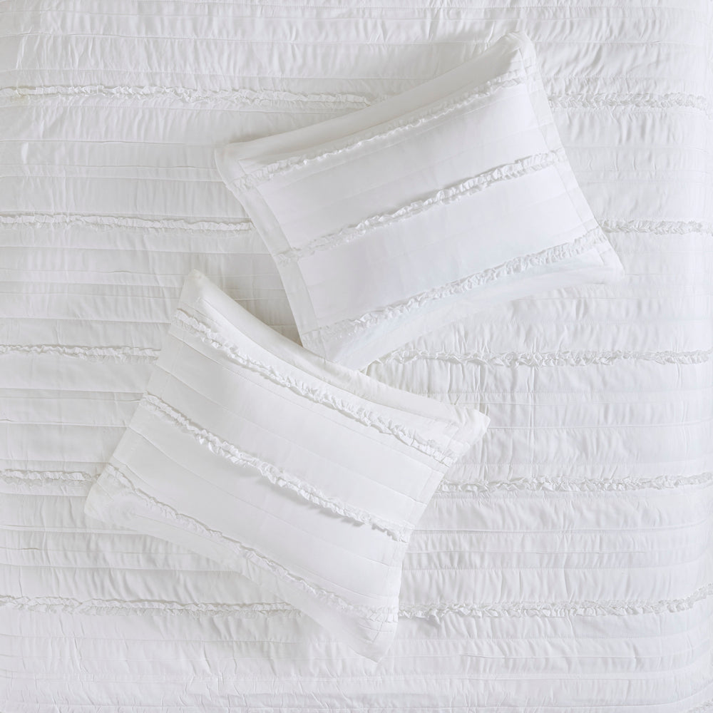 4 Piece   Reversible Ruffle Quilt Set with Throw Pillow White King/Cal King Media 9