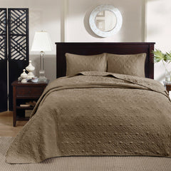 Reversible Quilt and Bedspread Set perspective