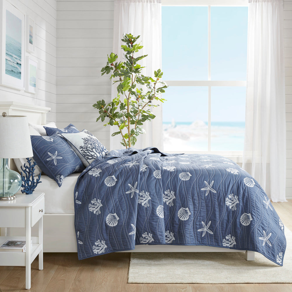 4 Piece Cotton Reversible Embroidered Quilt Set with Throw Pillow Navy King/Cal King Media 6