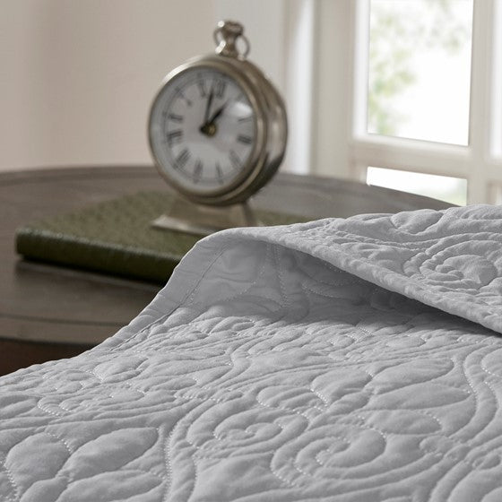 Reversible Quilt and Bedspread Set