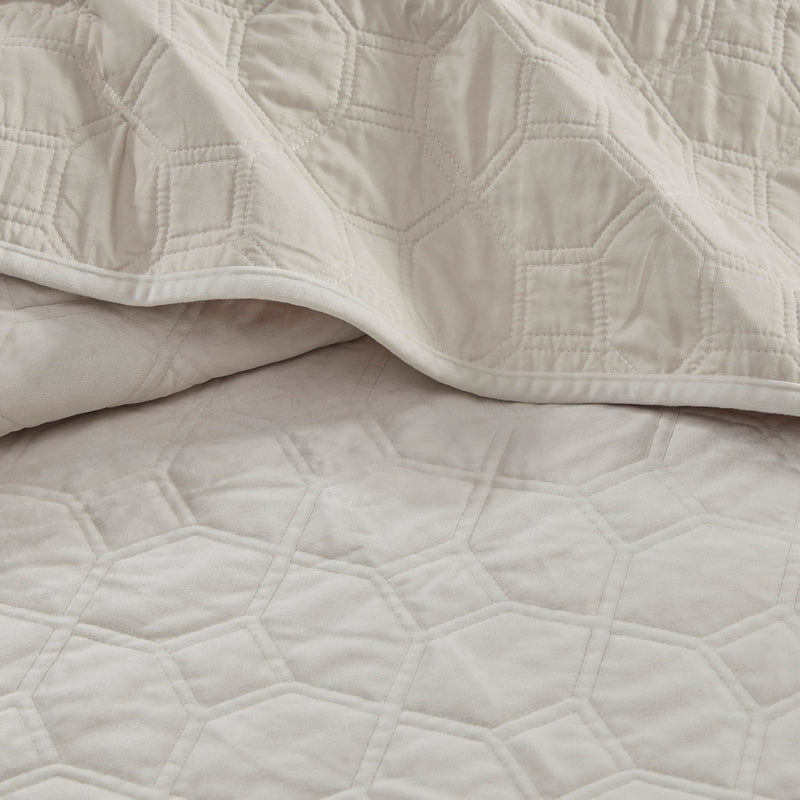 3 Piece Velvet Quilt Set