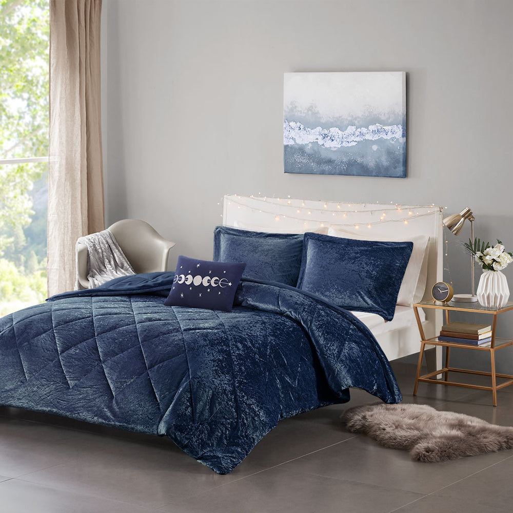 Twin/Twin XL Velvet Comforter Set with Throw Pillow Media 1