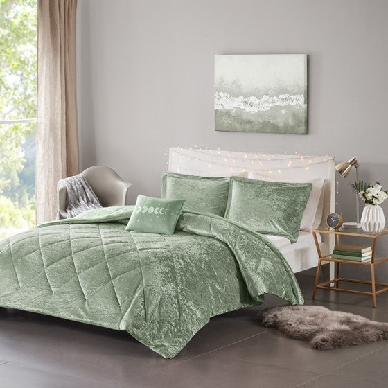 Twin/Twin XL Velvet Comforter Set with Throw Pillow Media 1
