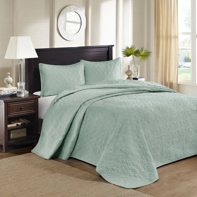 Reversible Quilt and Bedspread Set