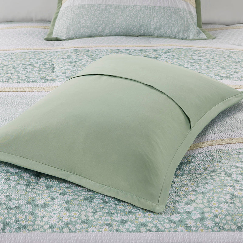 Full/Queen 5 Piece Seersucker Comforter Set with Throw Pillows