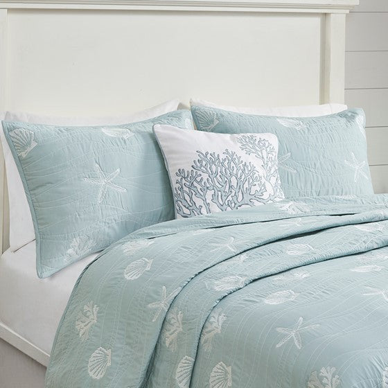 4 Piece Cotton Reversible Embroidered Quilt Set with Throw Pillow Aqua King/Cal King Media 13