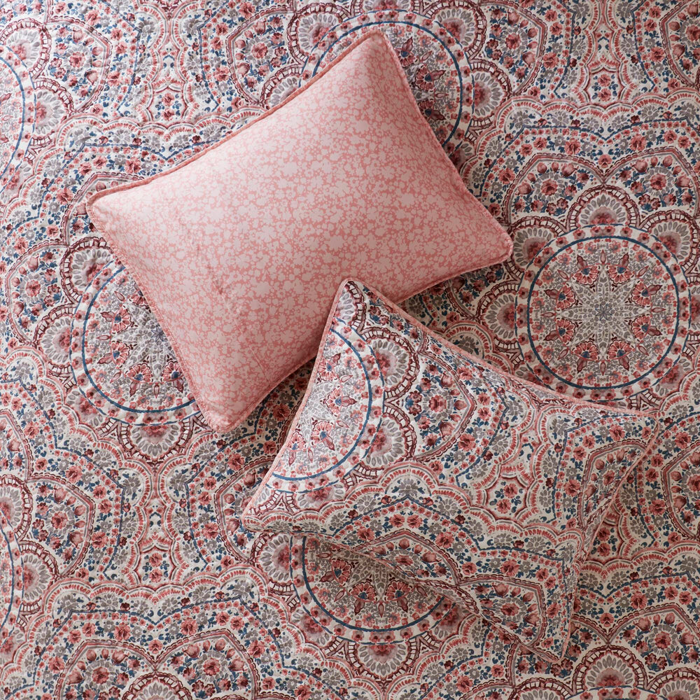 3-Piece Full/Queen Boho Floral Reversible Quilt Media 15
