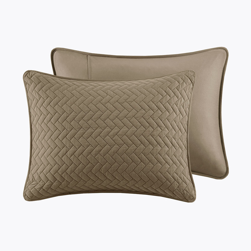 Queen 3 Piece Luxurious Oversized Quilt Set Media 3