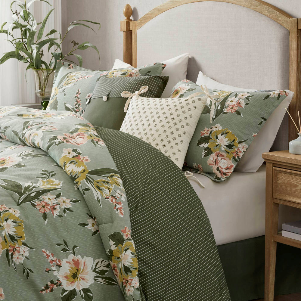 7-Piece Queen Vin  Floral Comforter Set, Green Media 17