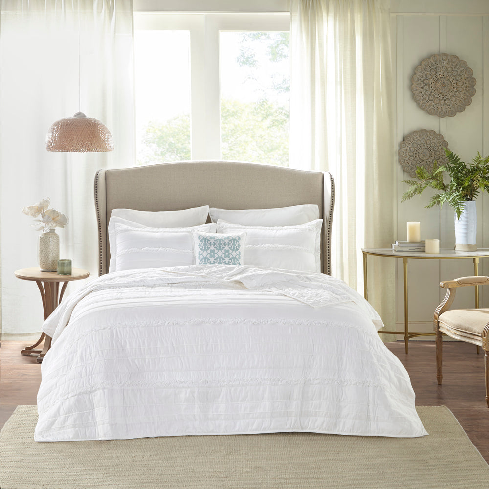 4 Piece   Reversible Ruffle Quilt Set with Throw Pillow White Full/Queen Media 7