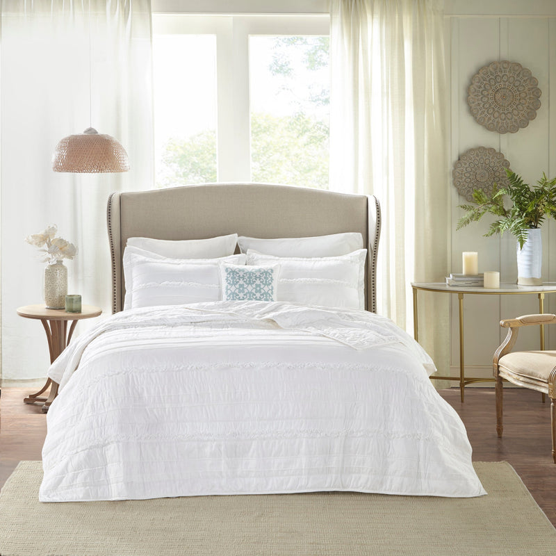 4 Piece   Reversible Ruffle Quilt Set with Throw Pillow White Full/Queen