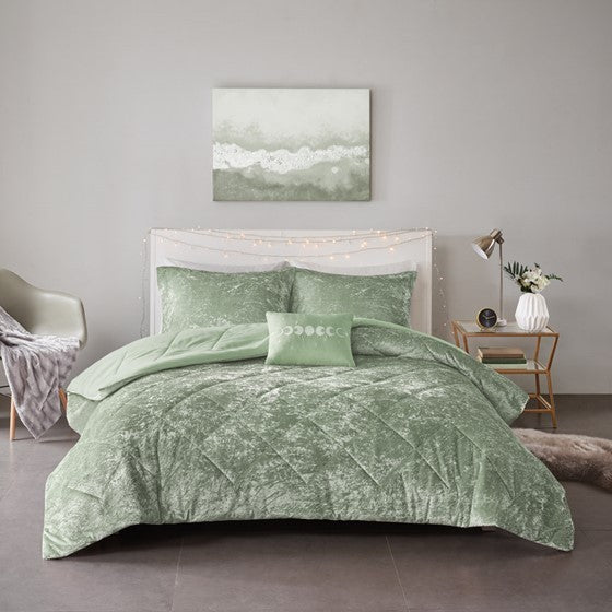 Full/Queen Velvet Comforter Set with Throw Pillow Media 1