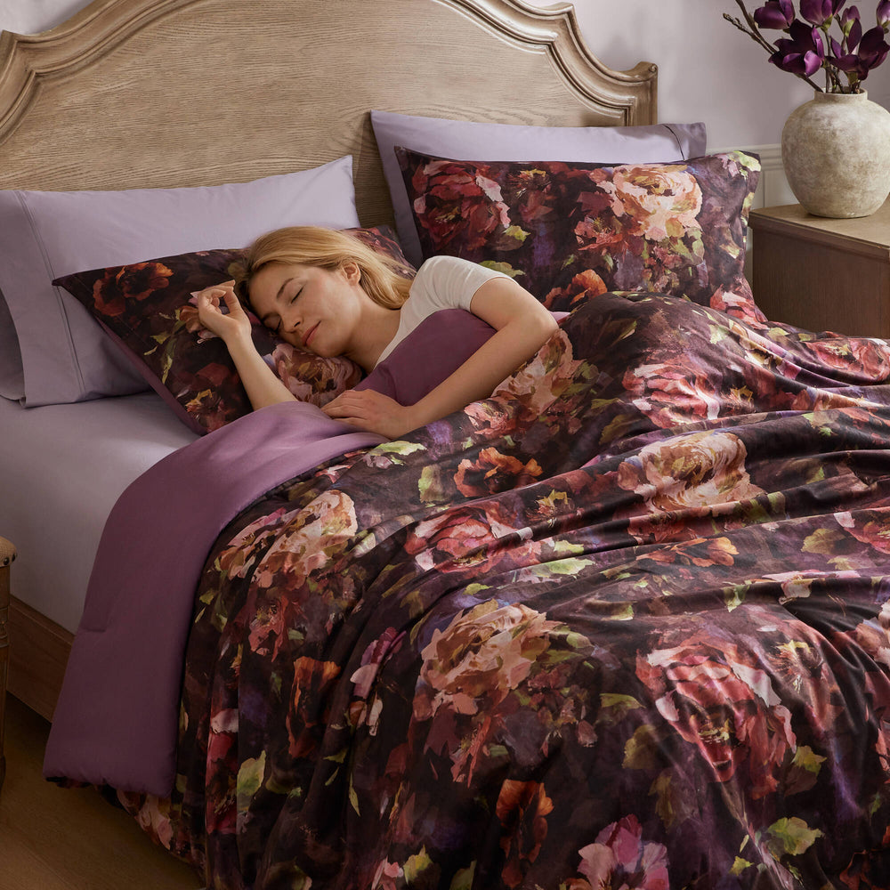 4-Piece King Velvet Comforter Set Media 11