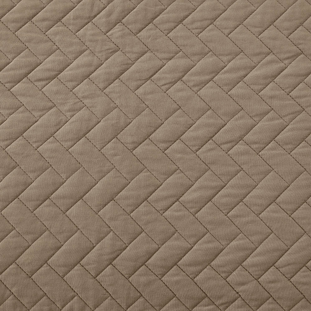 Queen 3 Piece Luxurious Oversized Quilt Set Media 8