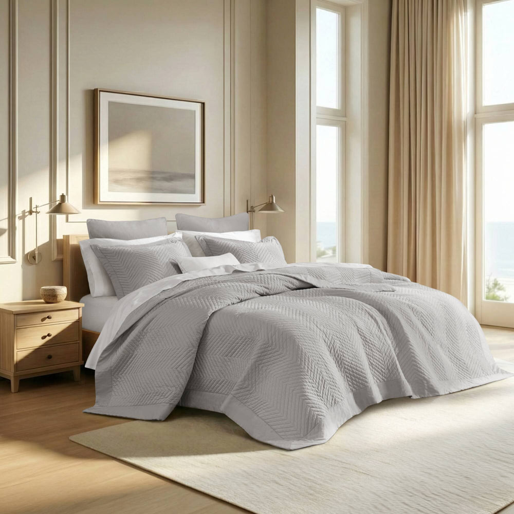 Full/Queen 3 Piece Cotton Quilt Set Light Gray Media 1