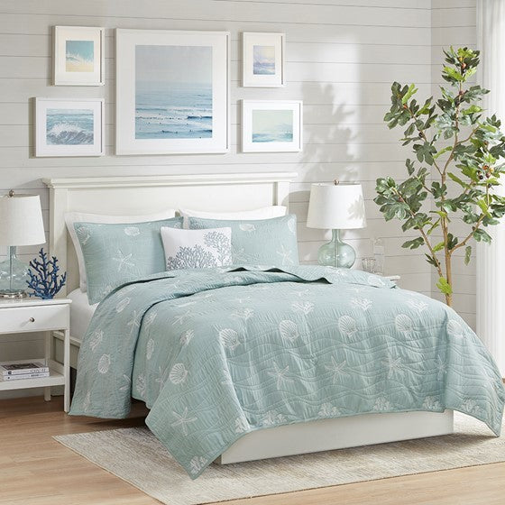 4 Piece Cotton Reversible Embroidered Quilt Set with Throw Pillow Aqua King/Cal King Media 1