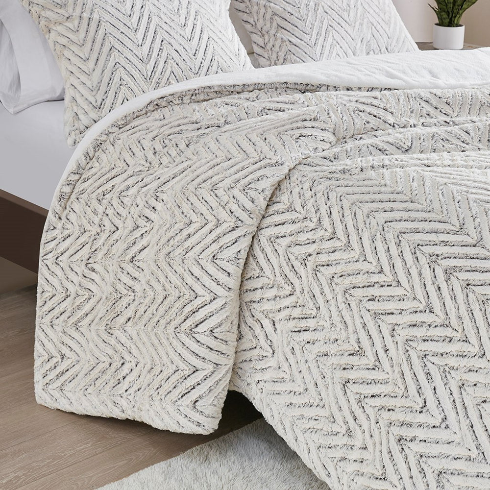 Twin/Twin XL Ultra Plush Down Alternative Comforter Set Media 7