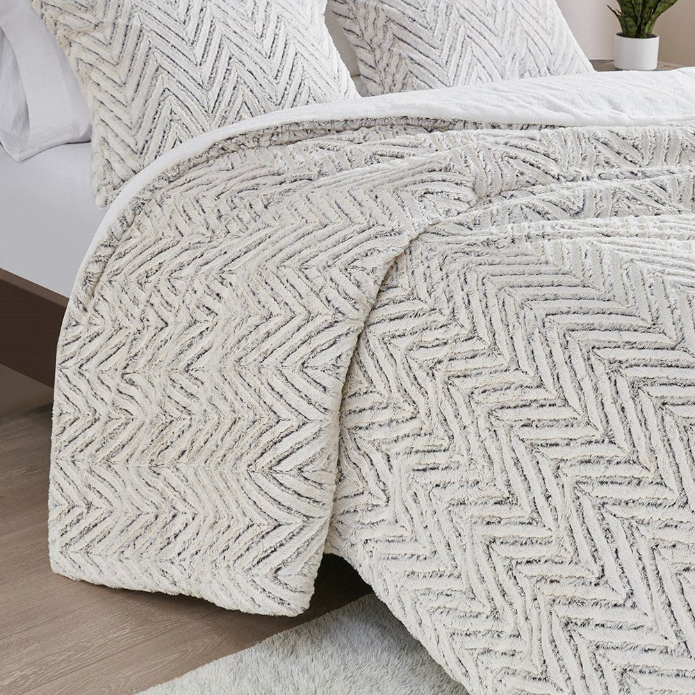 King/Cal King Ultra Plush Down Alternative Comforter Set Media 8