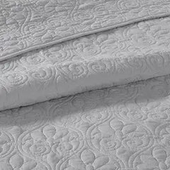 Reversible Quilt and Bedspread Set perspective