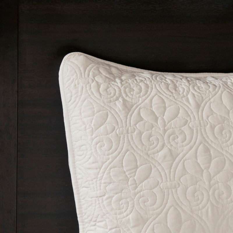 Reversible Quilt and Bedspread Set