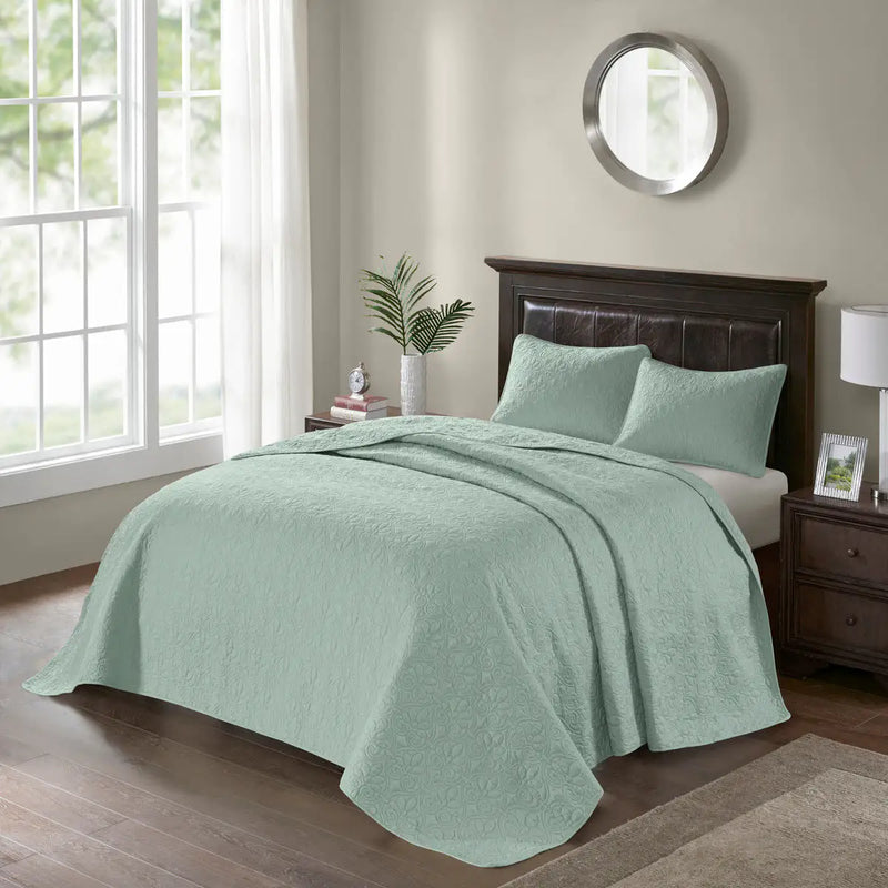 Reversible Quilt and Bedspread Set