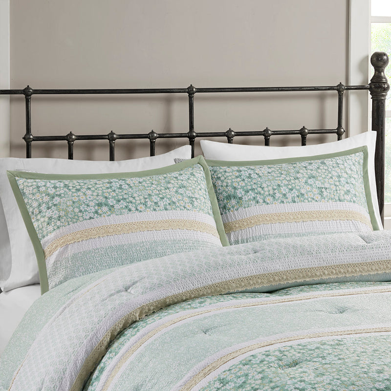 King/Cal King 5 Piece Seersucker Comforter Set with Throw Pillows