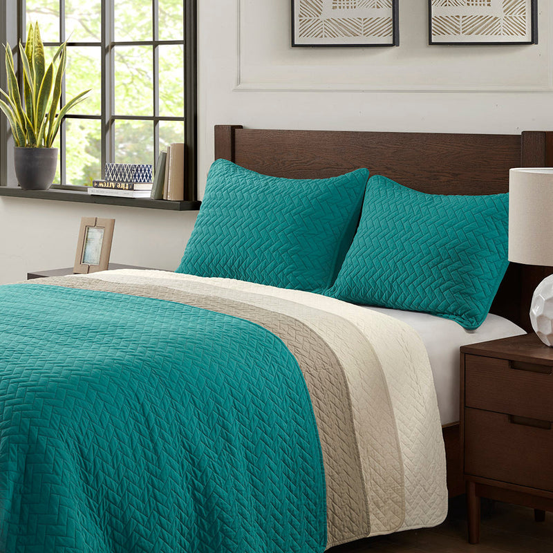 Queen 3 Piece Luxurious Oversized Quilt Set