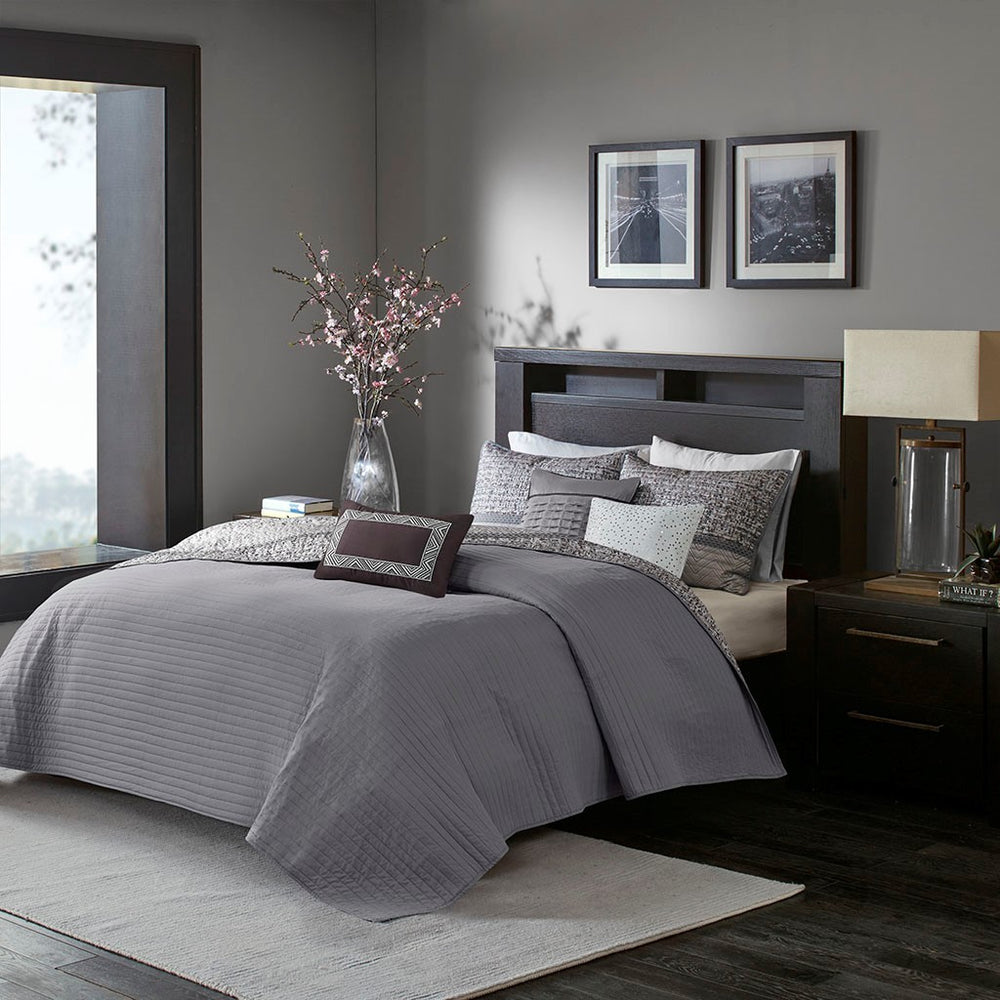 6 Piece Reversible Jacquard Quilt Set with Throw Pillows Grey/Taupe King/Cal King Media 13