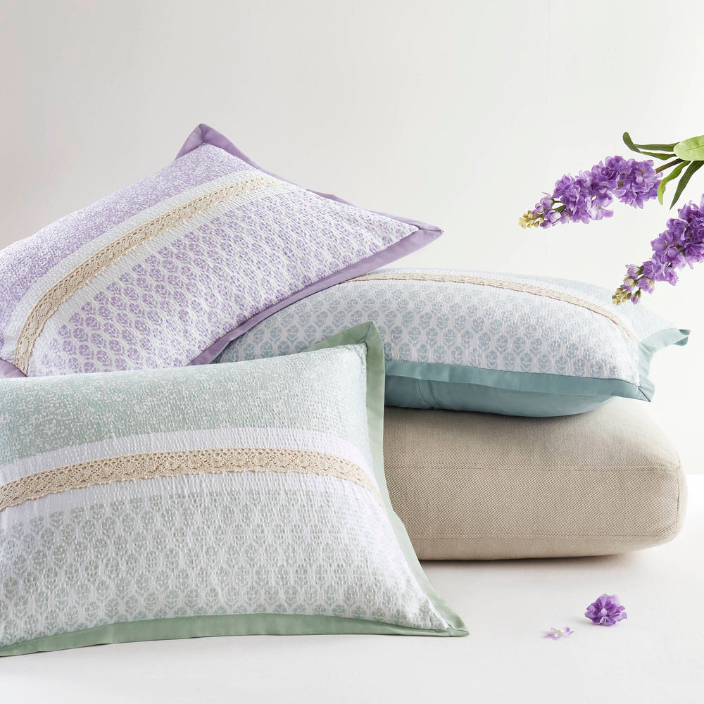 5 PCS Full/Queen Seersucker Comforter Set with Throw Pillows Media 4