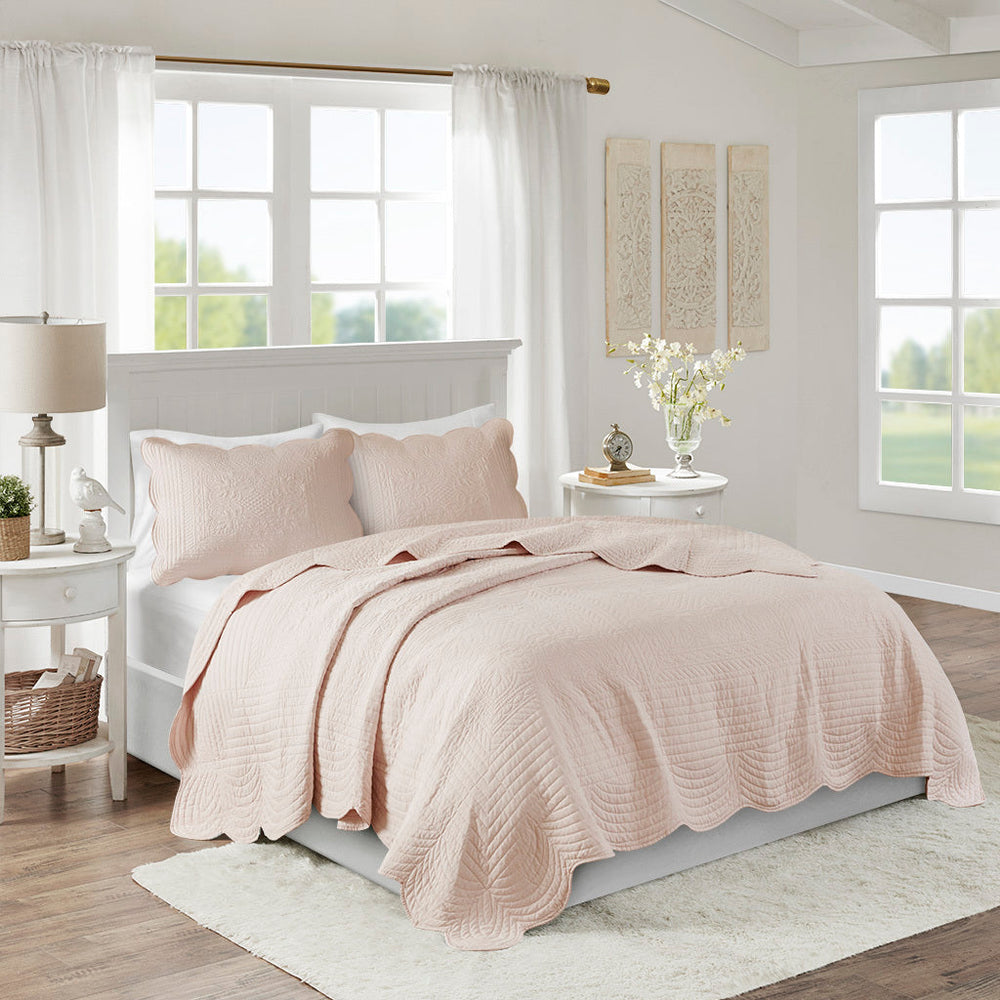 3 Piece Reversible Scalloped Edge Quilt Set Blush King/Cal King Media 1
