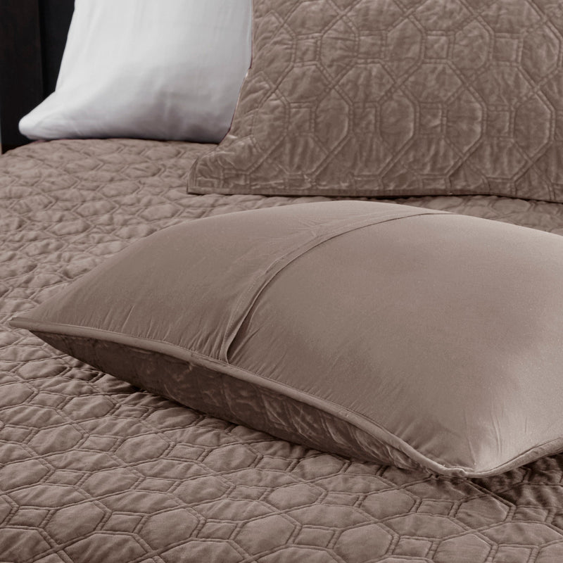 3 Piece Velvet Quilt Set
