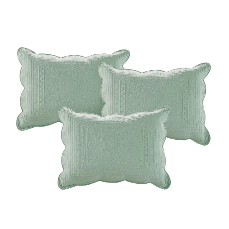 Reversible Scalloped Edge Quilt Set