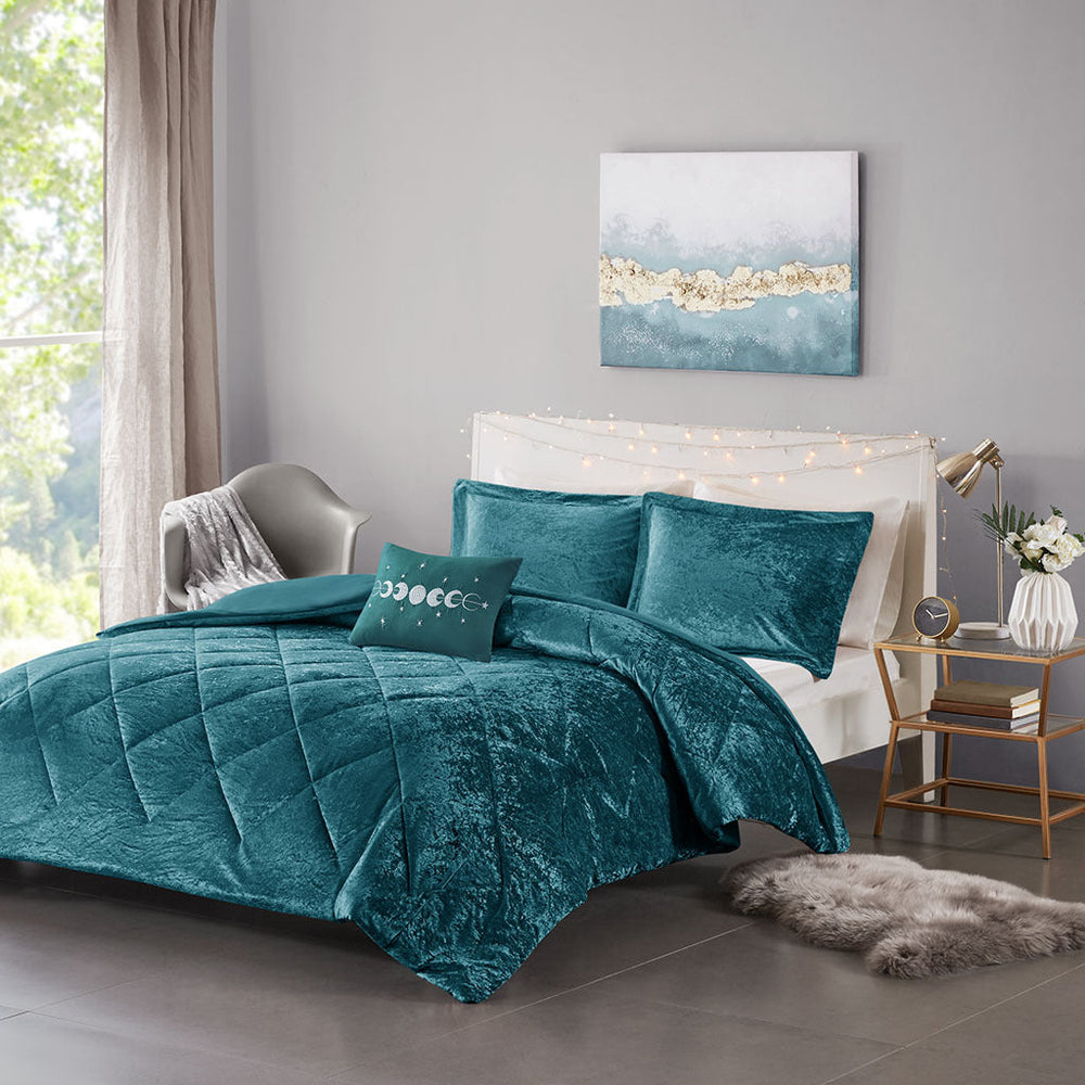Full/Queen Velvet Duvet Cover Set with Throw Pillow Media 1