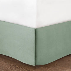 Reversible Scalloped Edge Quilt Set perspective