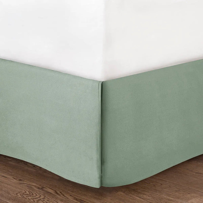 Reversible Scalloped Edge Quilt Set