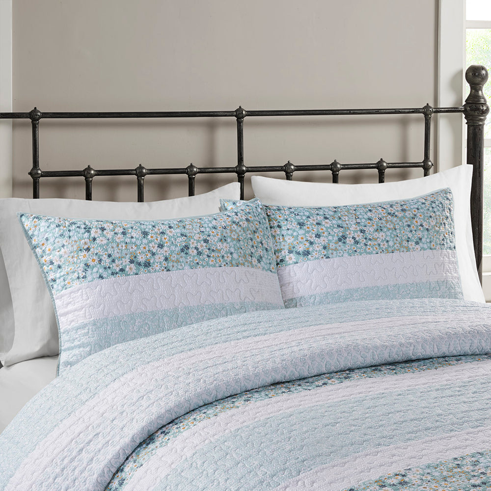 King/Cal King 4 Piece Seersucker Quilt Set with Throw Pillow Media 11