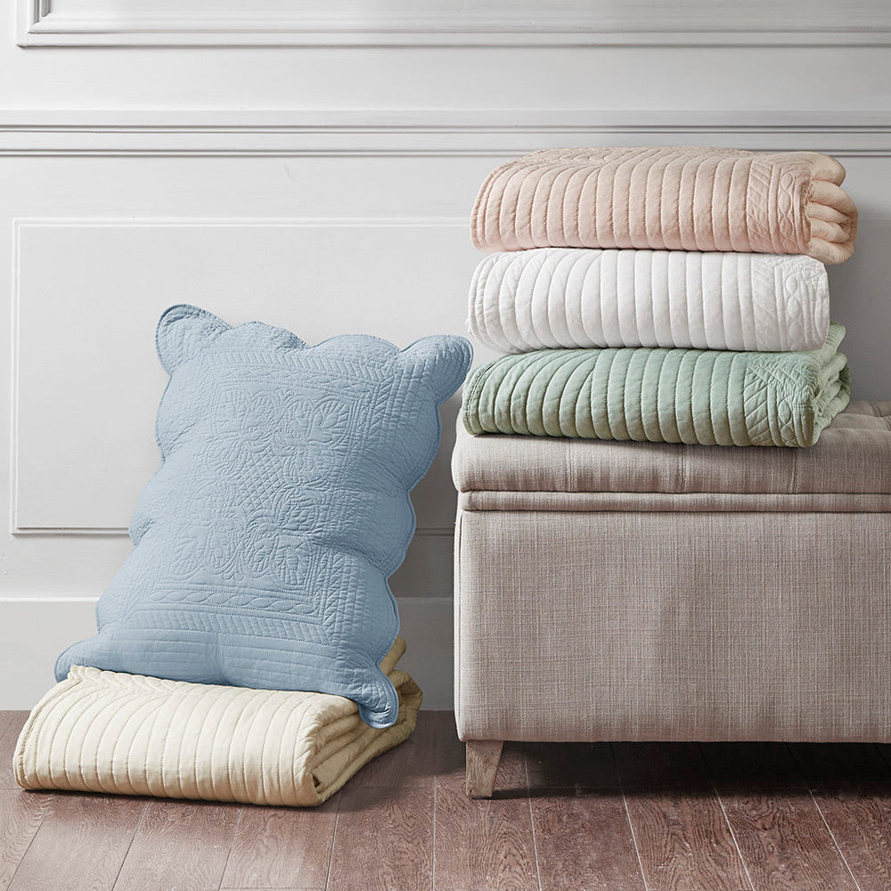 3 Piece Reversible Scalloped Edge Quilt Set Blush King/Cal King Media 13
