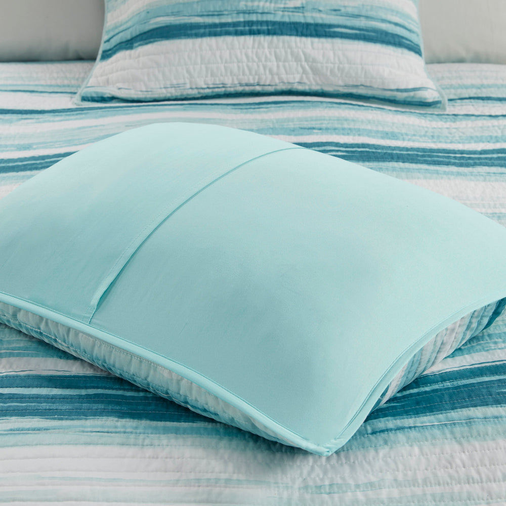 6 Piece Printed Quilt Set with Throw Pillows Aqua King/Cal King Media 3