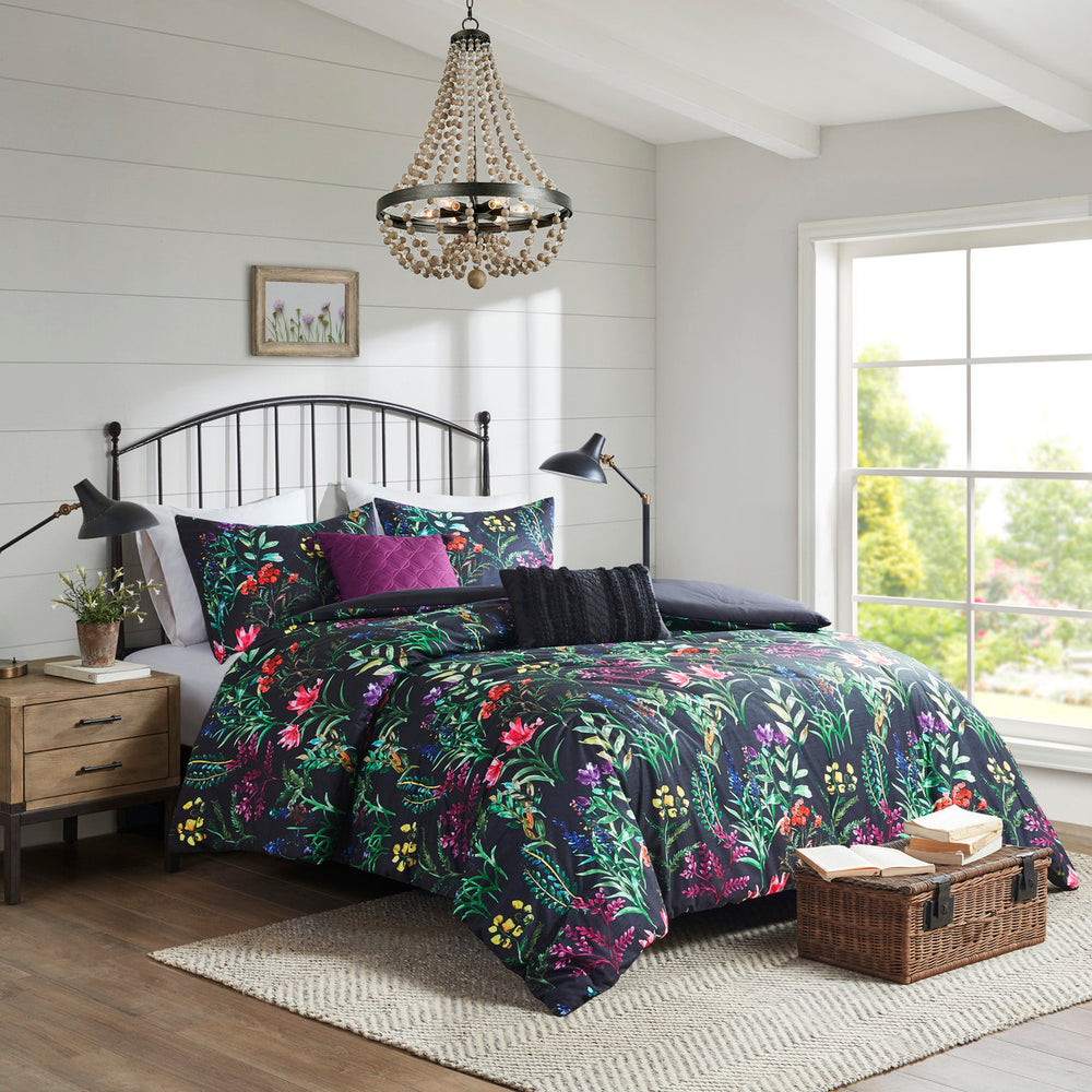 5 Piece Comforter Set Black Full/Queen Media 1