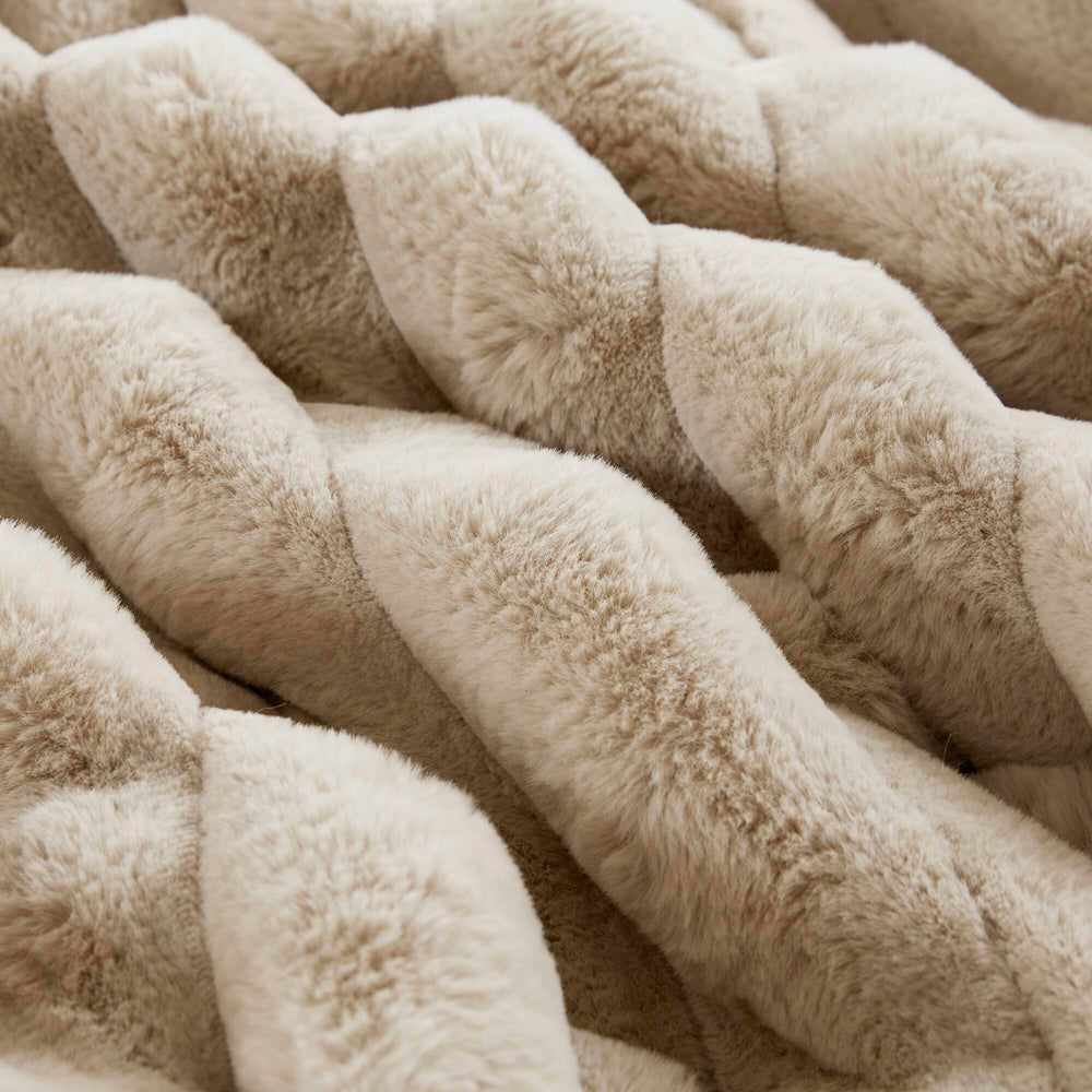 3 PCS King  soft Faux Fur Ribbed Comforter Set Taupe Media 10