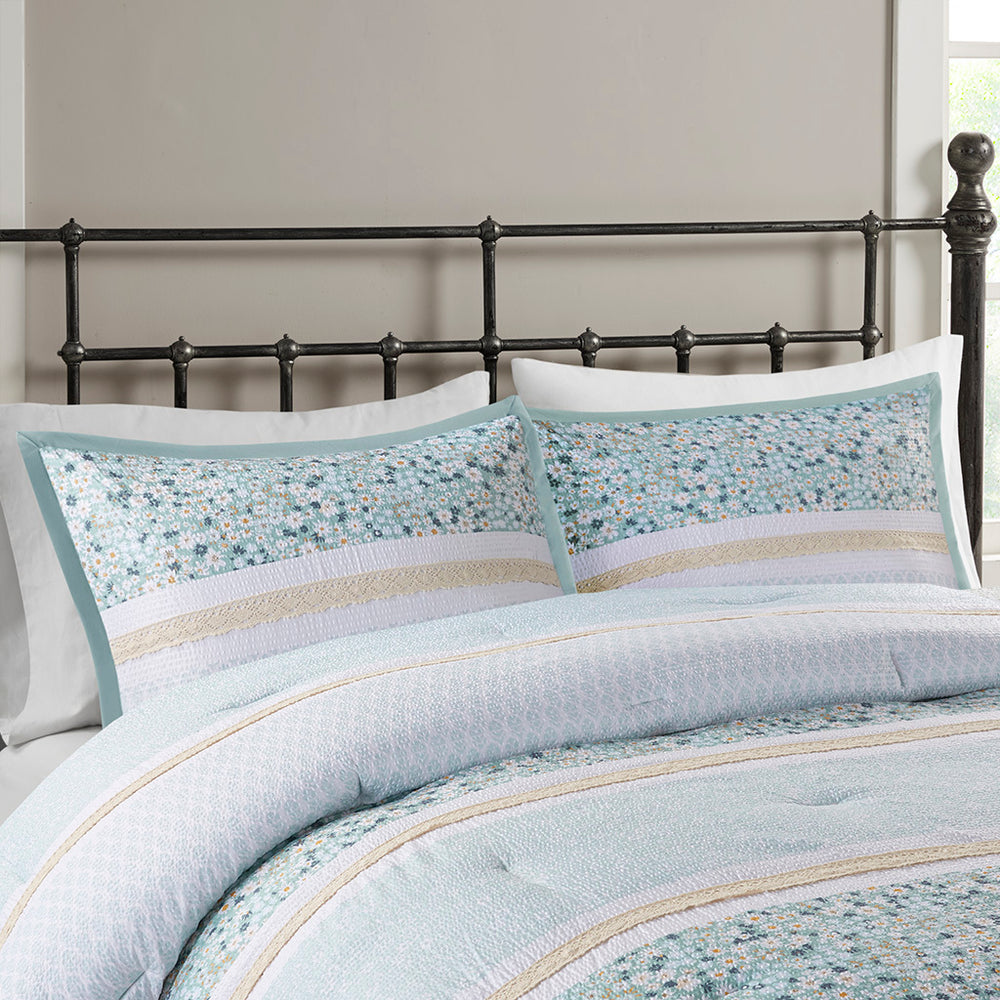 King/Cal King 5 Piece Seersucker Comforter Set with Throw Pillows Media 3