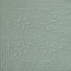 Reversible Scalloped Edge Quilt Set perspective