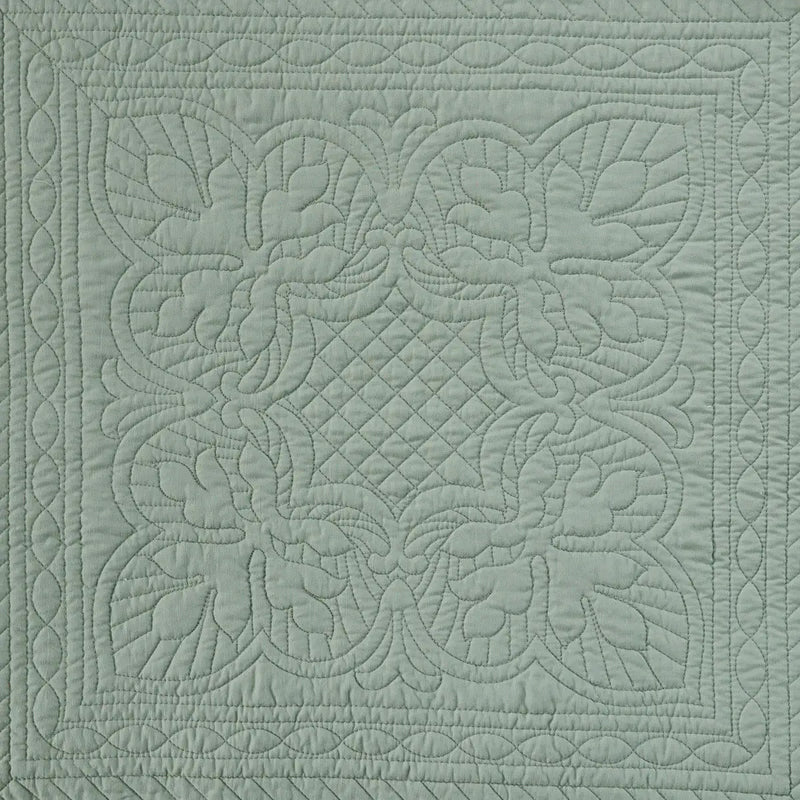 Reversible Scalloped Edge Quilt Set
