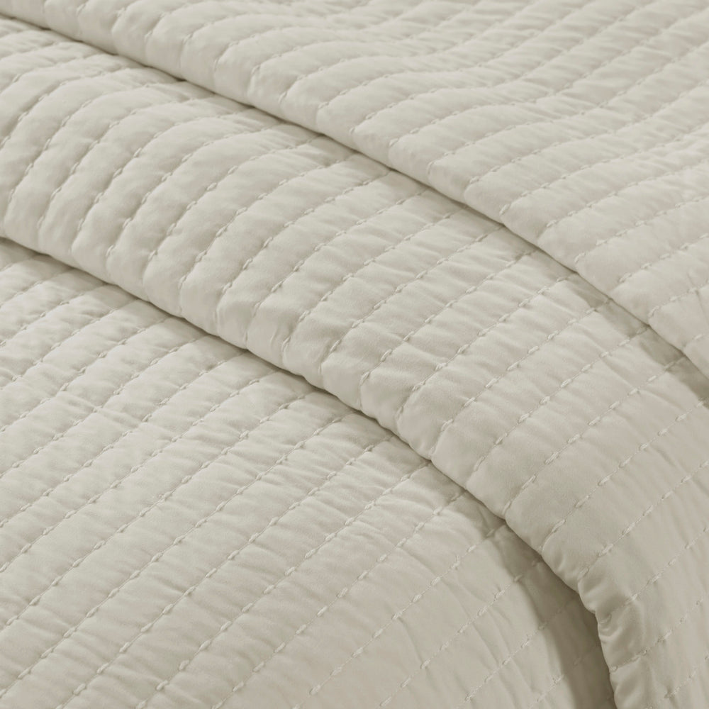 2 Piece Quilt Set Cream Twin/Twin XL Media 2