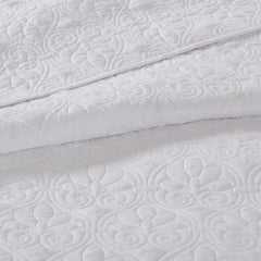 Reversible Quilt and Bedspread Set perspective