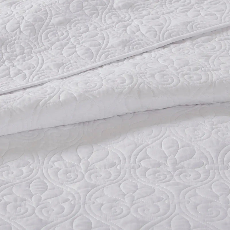 Reversible Quilt and Bedspread Set