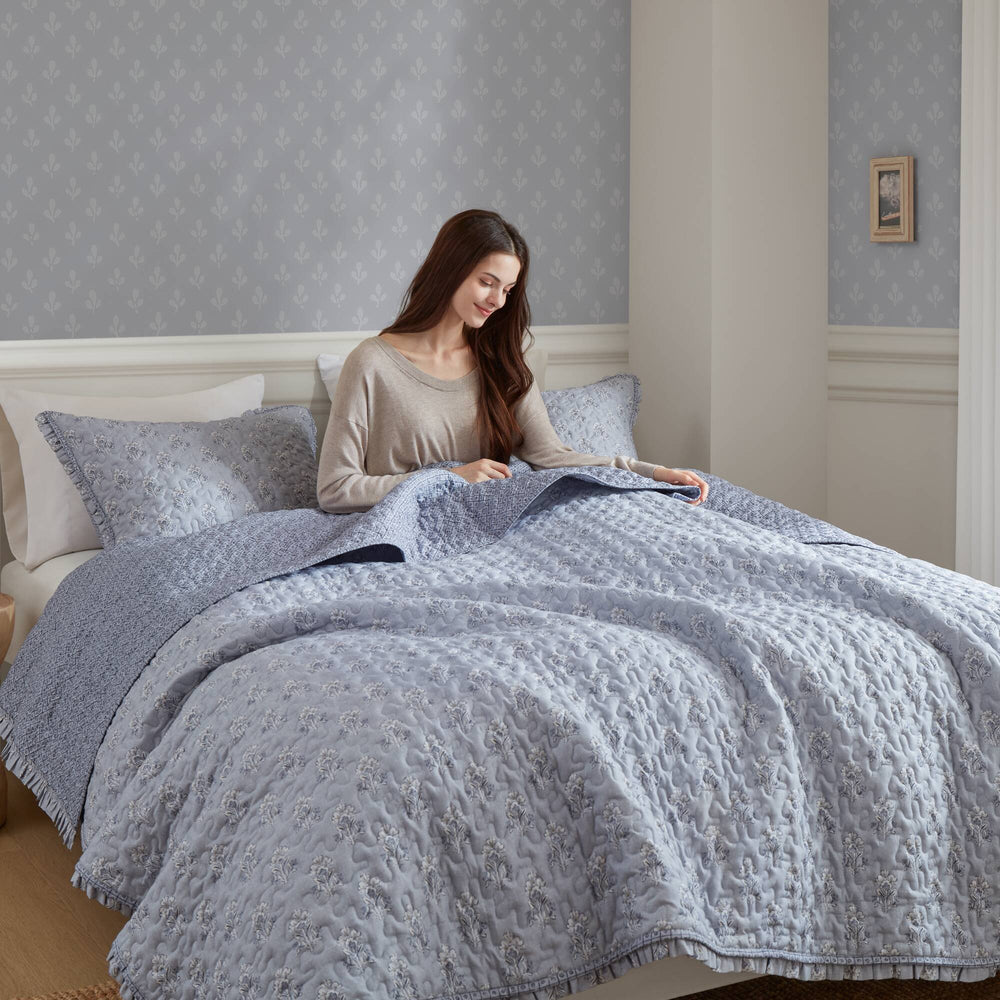3-Piece Queen 3 Piece Ruffle Printed Quilt Set,Blue Media 20