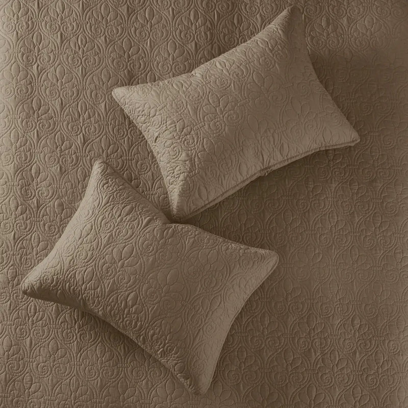 Reversible Quilt and Bedspread Set