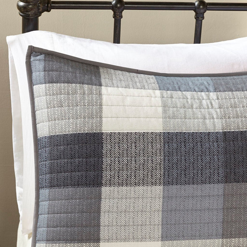 6 Piece Printed Herringbone Quilt Set with Throw Pillows Grey King/Cal King