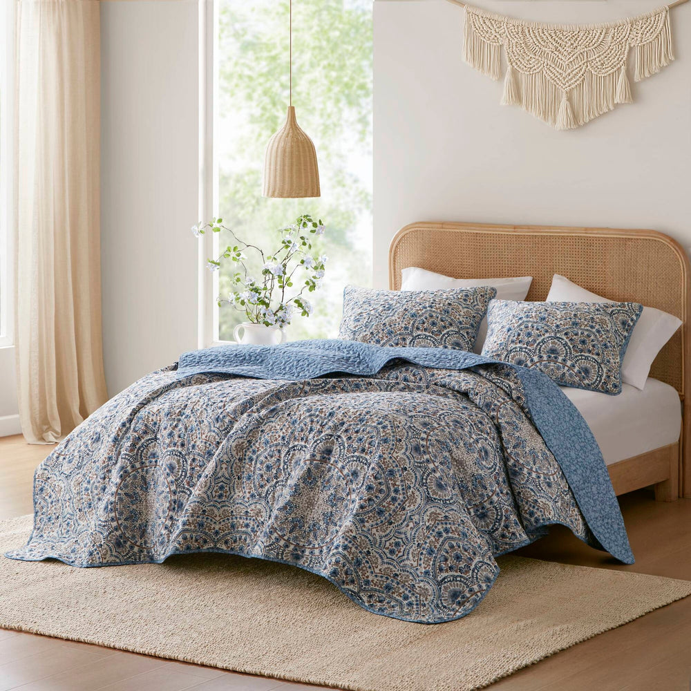 3-Piece Full/Queen Boho Floral Reversible Quilt Media 1